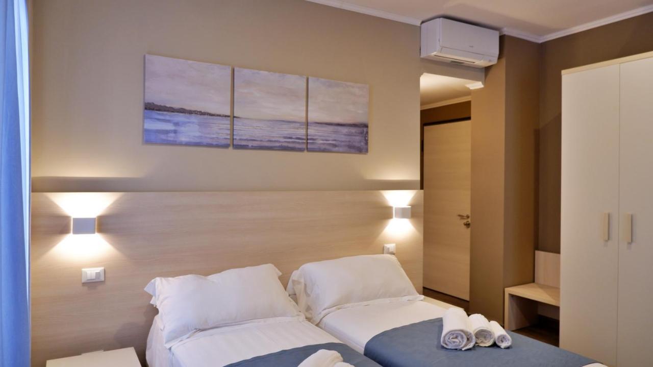 Pianomare Riviera Apartments And Rooms Imperia Kültér fotó