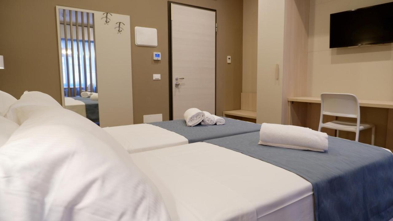 Pianomare Riviera Apartments And Rooms Imperia Kültér fotó